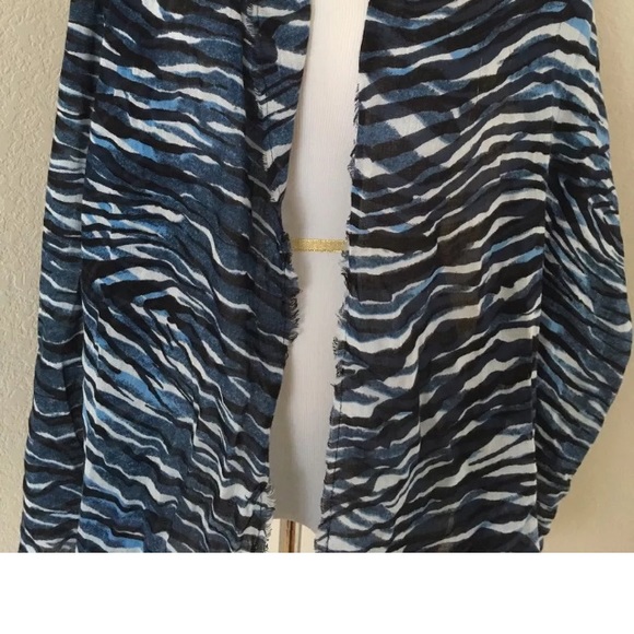 Blue shawl or bathing suit cover wavy stripes - Picture 5 of 5